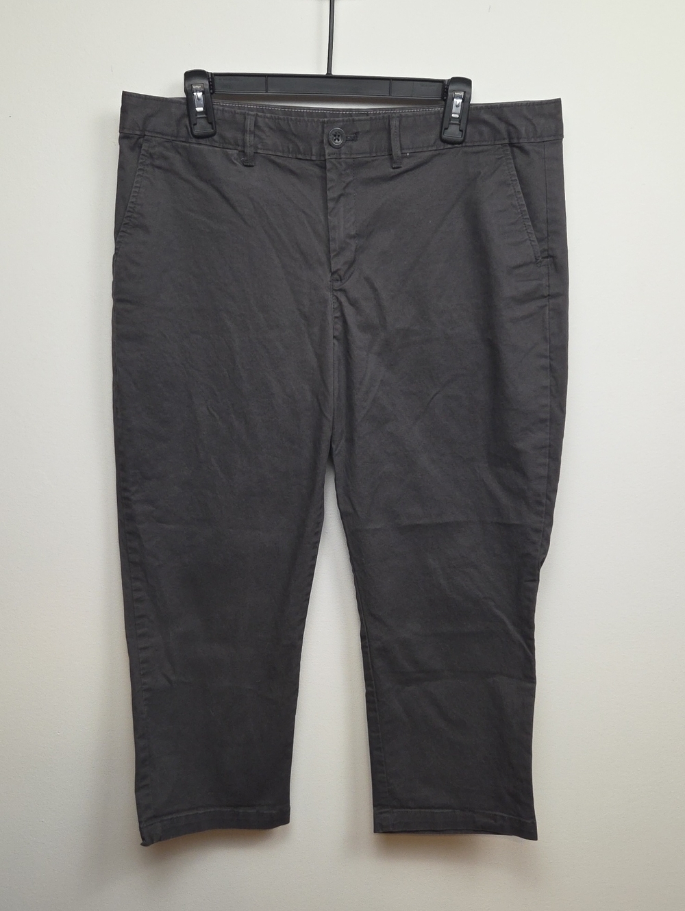 Eddie Bauer Women's Grey Slightly Curvy Straight-Leg Stretch Cropped Pants - 12